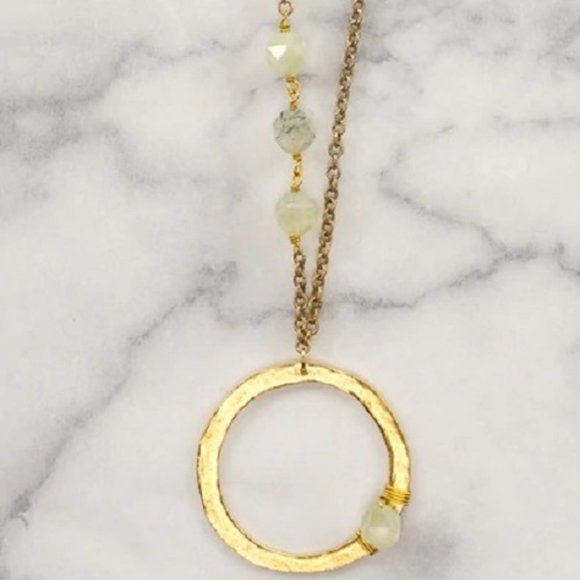 Hammered Ring Necklace with wire wrapped star cut gemstone - Picture 2 of 3
